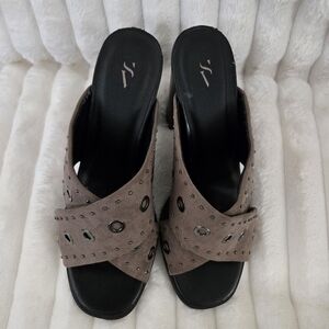 Studded Taupe Heels – Simply Vera by Vera Wang, Size 6.5